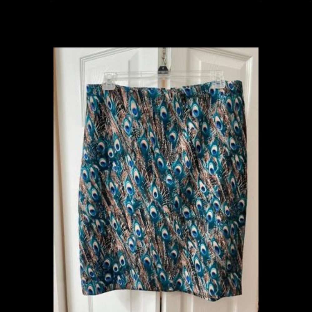 Middle back zip/Back split as typical pencil skirt/ Fully lined